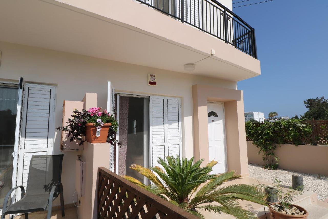 The Paradise Townhouses By Taimoura Pafos Exterior foto